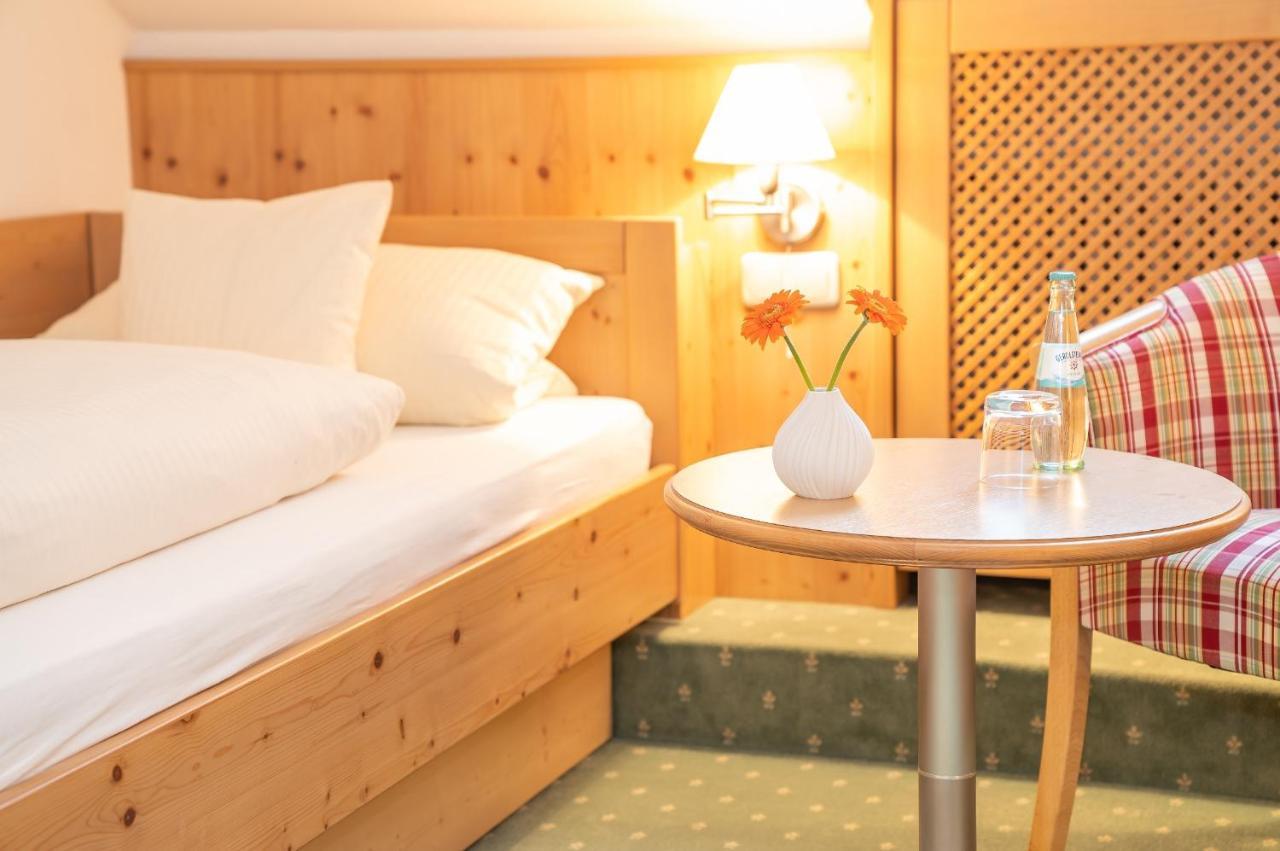 באד גריסבאך Hotel Garni Christl מראה חיצוני תמונה